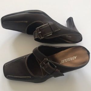 Aerosols closed-toe heels, chocolate brown Size 7